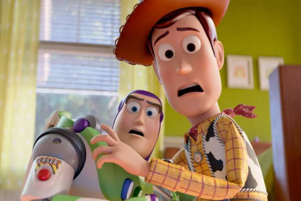 Protagonistas de quase toda a saga, Woody e Buzz desta vez assumem papéis secundários (Disney/Divulgação)