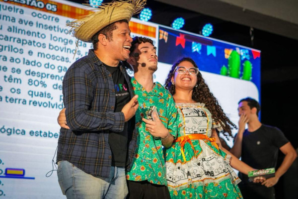 Por conta do período junino, o Enem de Milhões também oferecerá atrações, interação, brindes, comidas típicas e momentos de integração  (Foto: Divulgação / Curso Oficina de Estudos)