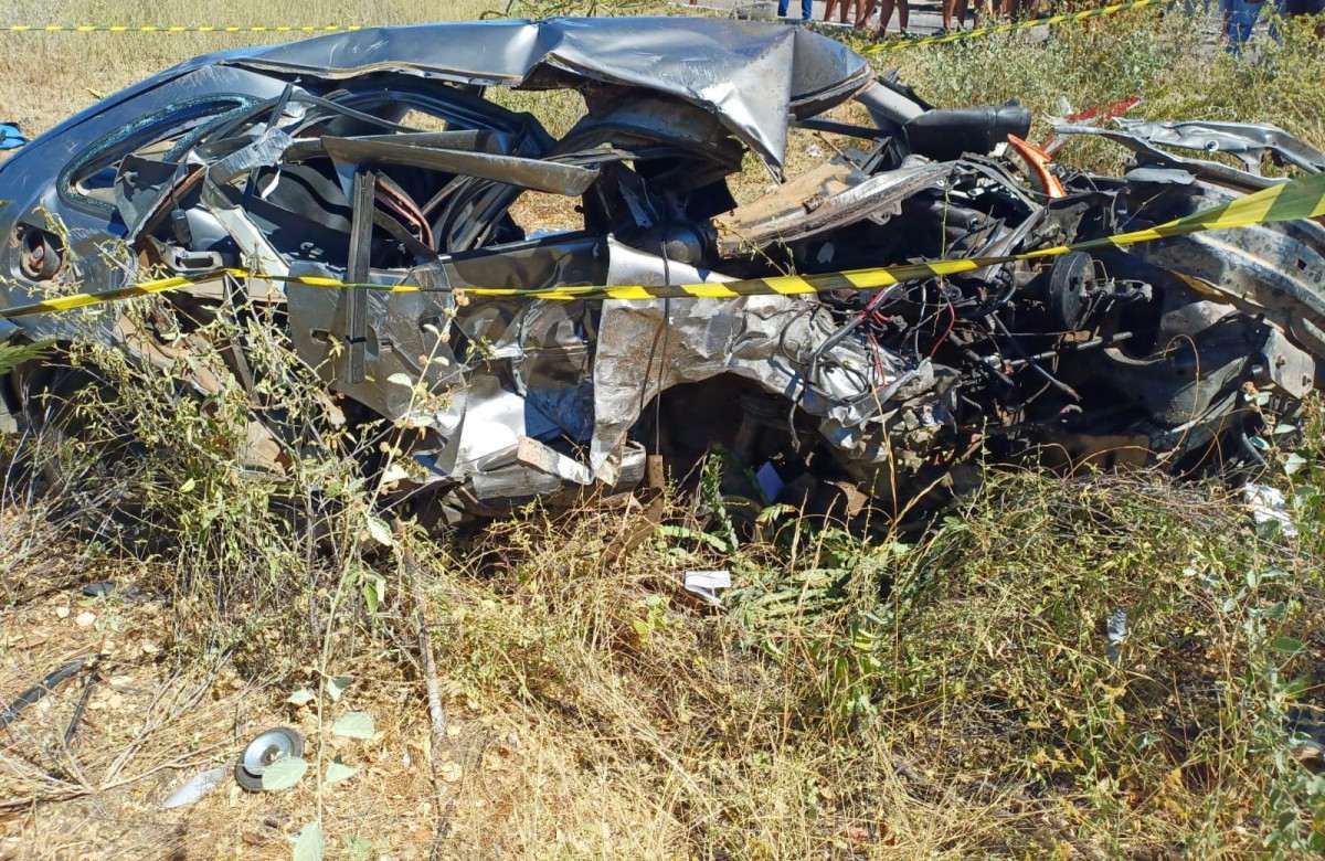 Avô e neto morrem após colisão frontal entre carros na BR-428, no Sertão de Pernambuco
/Foto: Ascom/PRF