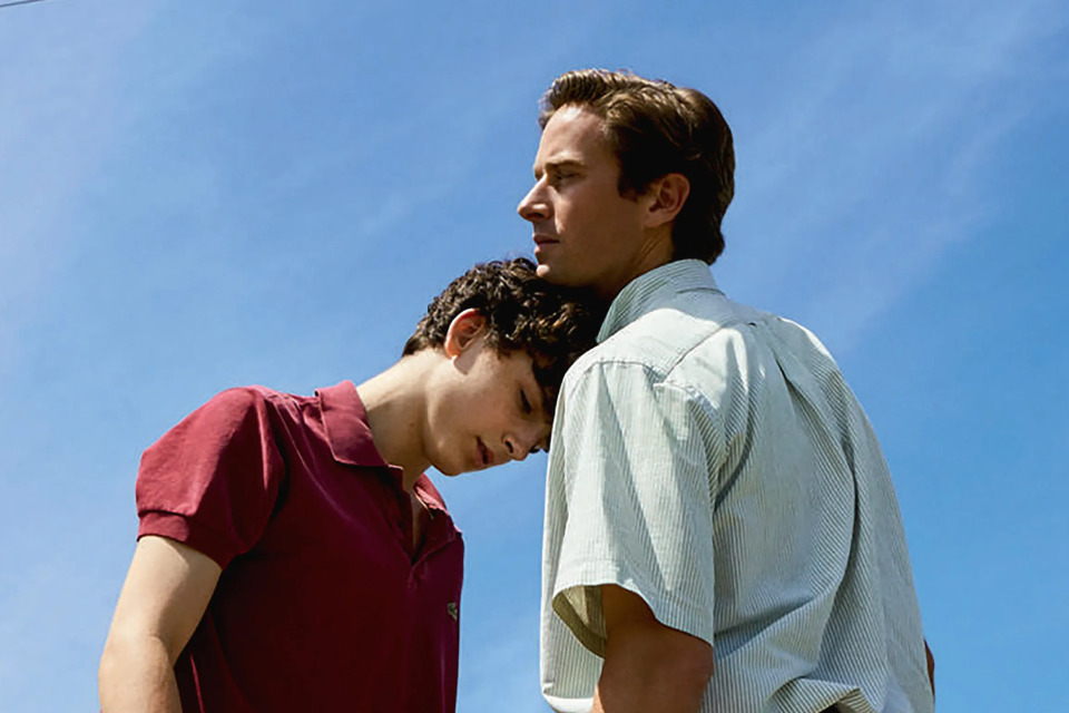 Armie Hammer contracenou com Timoth&eacute;e Chalamet no sucesso "Me Chame Pelo Seu Nome", mas implodiu ap&oacute;s pol&ecirc;mica/Divulga&ccedil;&atilde;o