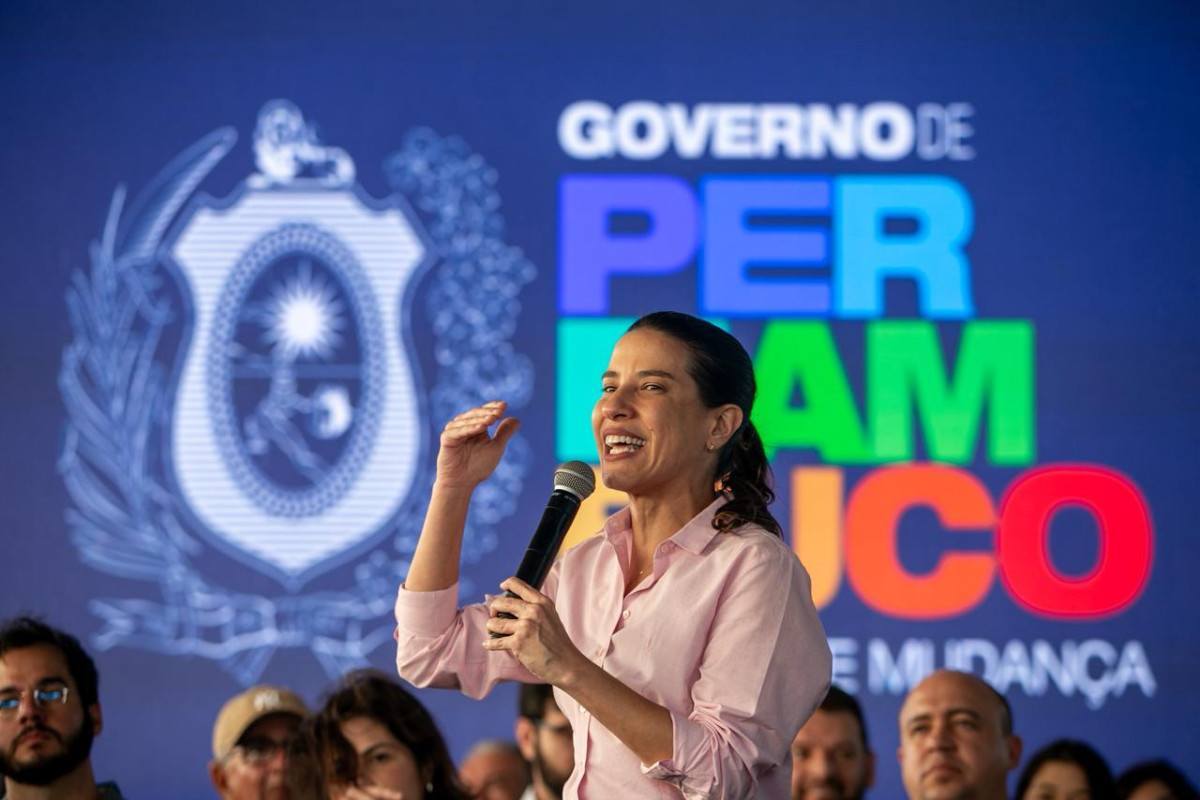 Em seu discurso, Raquel Lyra também ressaltou a retomada de investimentos em obras que estavam sem conclusão/Foto: Rafael Vieira/DP Foto