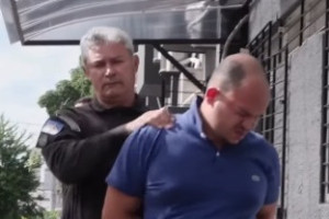 Suspeito de matar companheira na frente das filhas em Jaboat&atilde;o &eacute; transferido para o Cotel