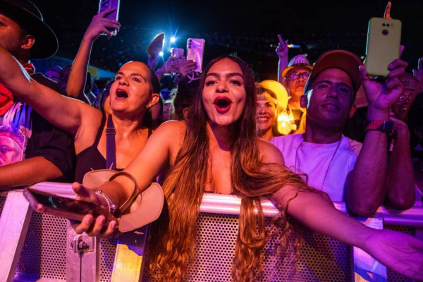 ‘Feliz que deu certo’: João Gomes encerra circuito São João Gomes no Recife Antigo