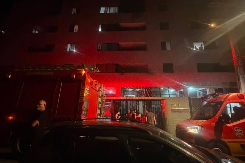 Princípio de incêndio em edifício deixa duas idosas intoxicadas por fumaça no Espinheiro, zona norte do Recife
/Foto: Cortesia