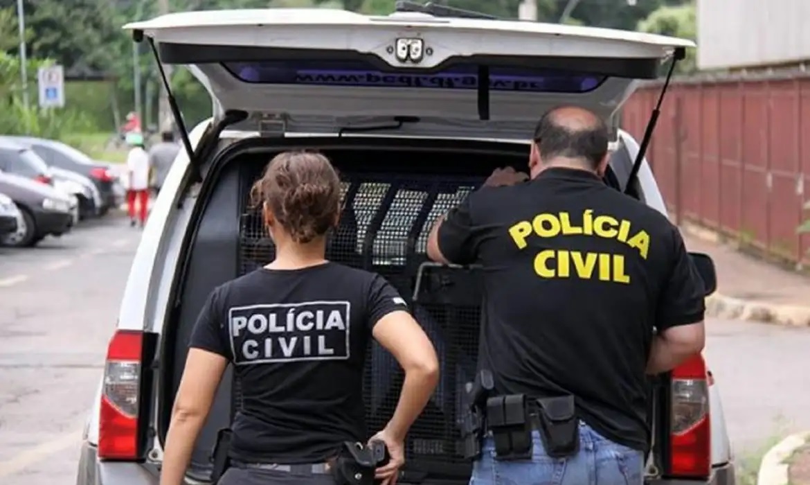 A arma foi apreendida na última segunda-feira em uma blitz da PM do Distrito Federal /SINPOL/DF