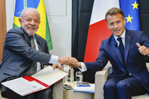Presidente da Rep&uacute;blica, Luiz In&aacute;cio Lula da Silva, durante Reuni&atilde;o bilateral com o Presidente da Fran&ccedil;a, Emmanuel Macron, em &Eacute;vian-les-Bains - Fran&ccedil;a.
Foto: Ricardo Stuckert / PR