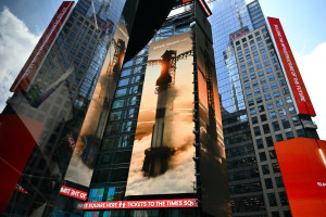 Imagens de foguetes da SpaceX s&atilde;o exibidas em tel&otilde;es na Times Square