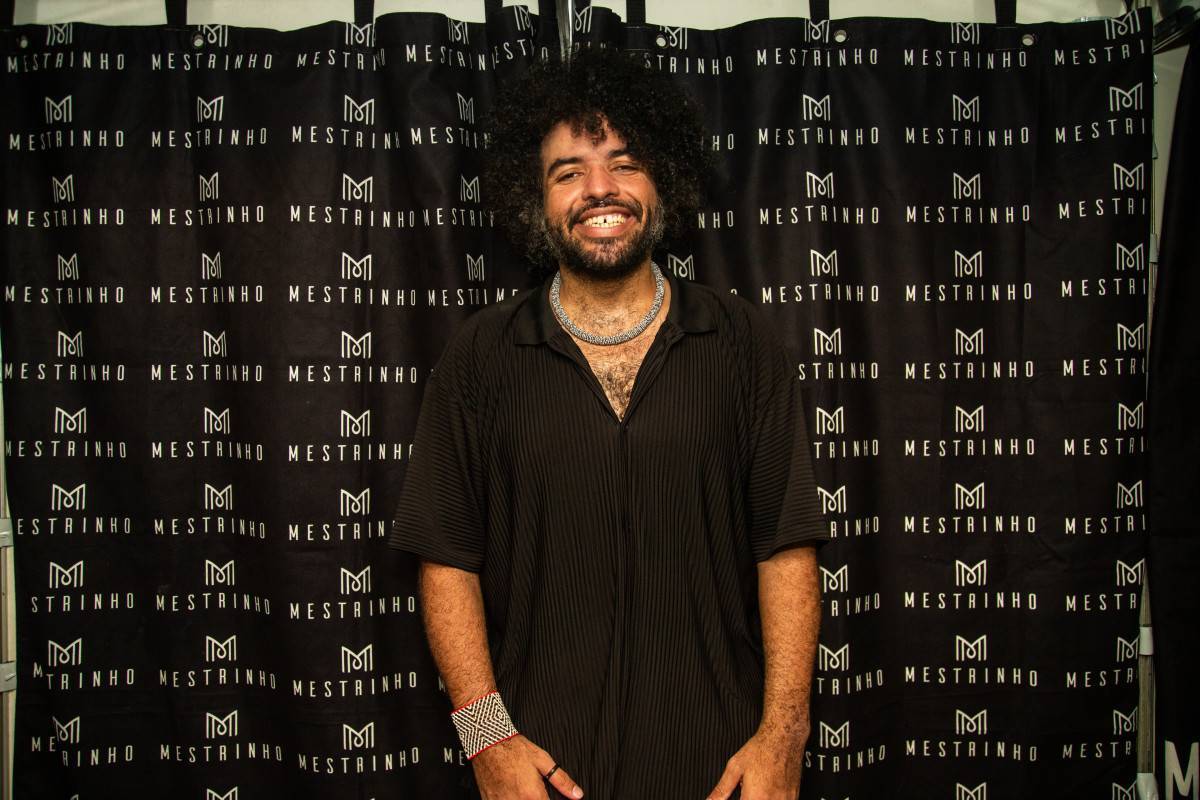 O safoneiro Mestrinho, após coletiva de imprensa, no camarim do São João Gomes/Karol Rodrigues/DP Foto