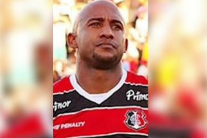 Bras&atilde;o jogou pelo Santa Cruz em 2010