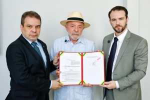 Lula assina medida que garante bloqueio de recursos financeiros de bets ilegais