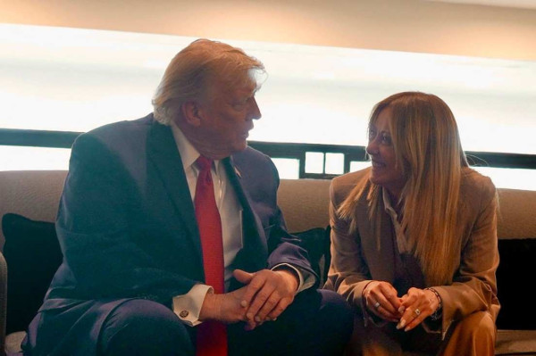 O presidente dos Estados Unidos, Donald Trump, sobre a primeira-ministra Giorgia Meloni/ AFP