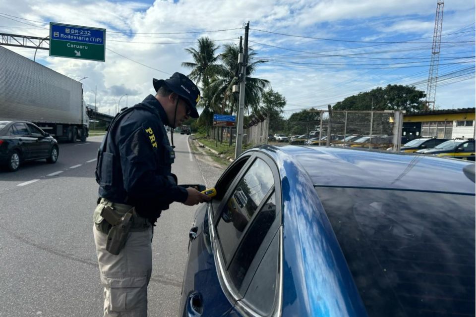 Entre as rodovias federais que terão reforço na fiscalização, estão as BRs 232, 407 e 428, que podem registrar um aumento de mais de 50% em relação a dias normais./Foto: Divulgação / PRF