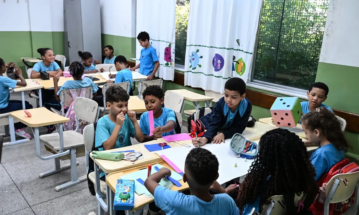 Pelas novas regras, o piso será atualizado todos os anos por ato do Ministério da Educação/DIVULGAÇÃO/LEIA BRASIL