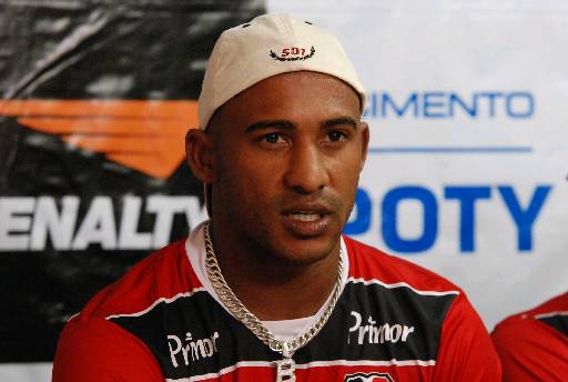 Quem era Brasão? O atacante folclórico que marcou época em 2010 no Santa Cruz