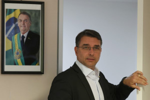 Fl&aacute;vio disse que honraria o seu pai em um eventual mandato como presidente