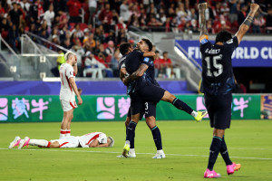 Paraguai vence Turquia com gol mais r&aacute;pido da Copa e entra na briga por vaga do Grupo D