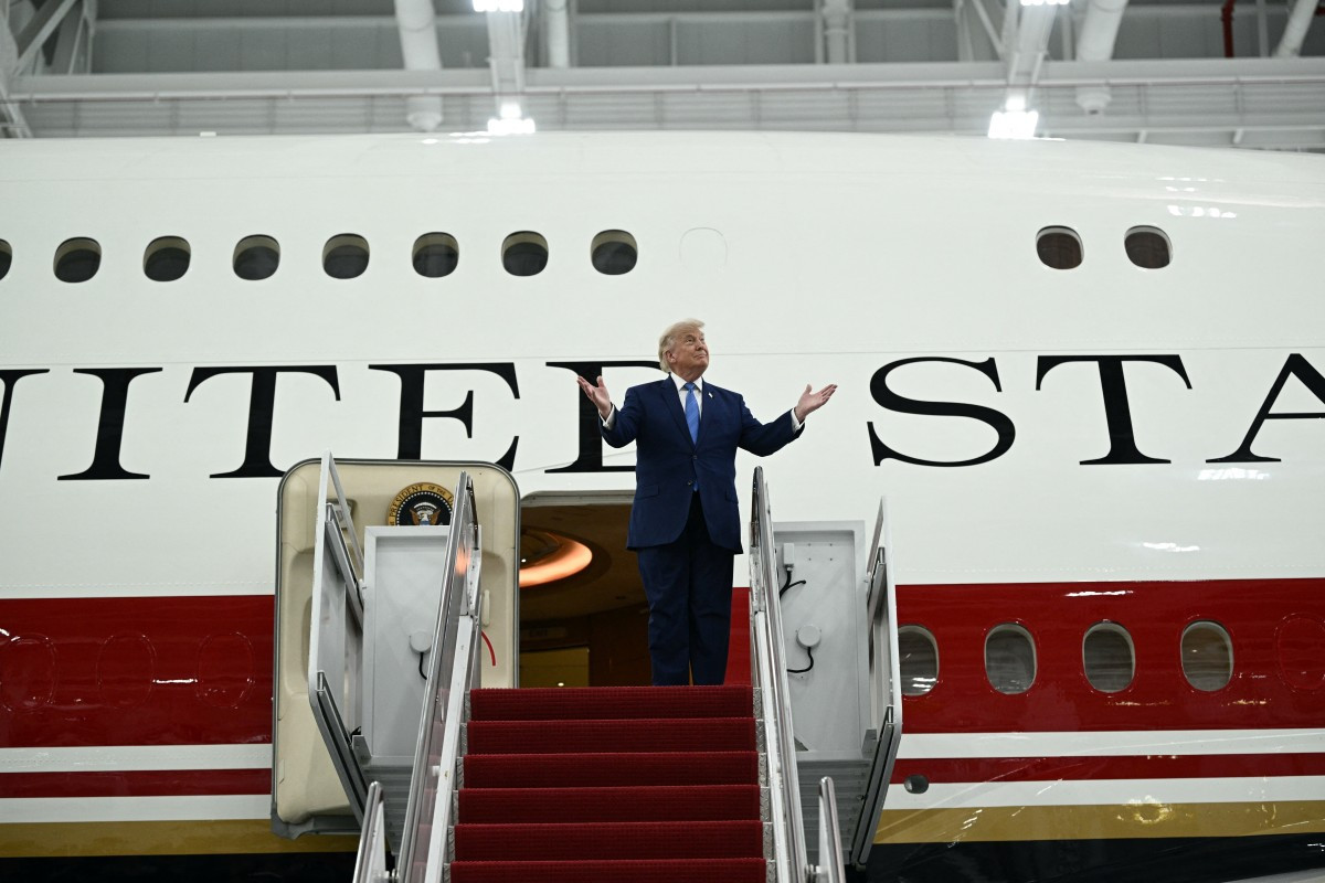 Antes de Trump ameaçar o Irã, o vice-presidente dos EUA, JD Vance, que lidera a delegação da Casa Branca na Suíça, afirmou que as negociações tiveram grande progresso nos últimos dias/Foto: BRENDAN SMIALOWSKI / AFP