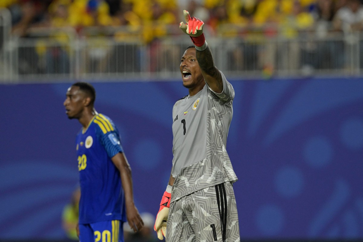 Goleiro Room parou o ataque equatoriano com grandes defesas/JUAN MABROMATA / AFP