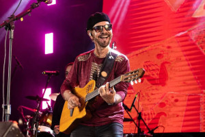 Entre os destaques est&aacute; o show de Nando Cordel