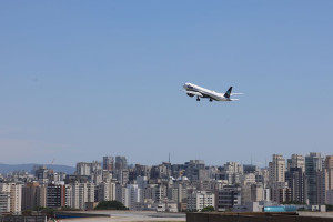 Em voos, n&uacute;mero de turistas internacionais teve alta de 5% na movimenta&ccedil;&atilde;o