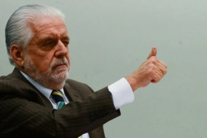 Nos bastidores do Planalto, a avalia&ccedil;&atilde;o &eacute; de que a manuten&ccedil;&atilde;o de Jaques no posto transformou uma investiga&ccedil;&atilde;o individual em um problema pol&iacute;tico para o governo