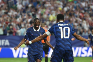 Fran&ccedil;a vence Iraque com dois de Mbapp&eacute; e vai ao mata-mata da Copa 2026