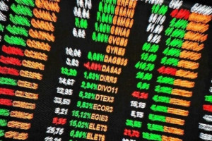 A estimativa intermedi&aacute;ria do relat&oacute;rio Focus para a taxa Selic no fim de 2027 seguiu em 12,00%