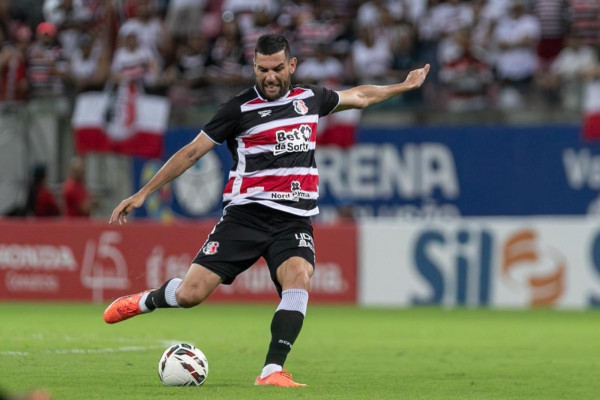 William Alves, zagueiro do Santa Cruz