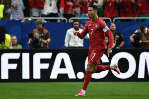 Cristiano Ronaldo chegou a 976 gols, sendo 9 em Copas do Mundo