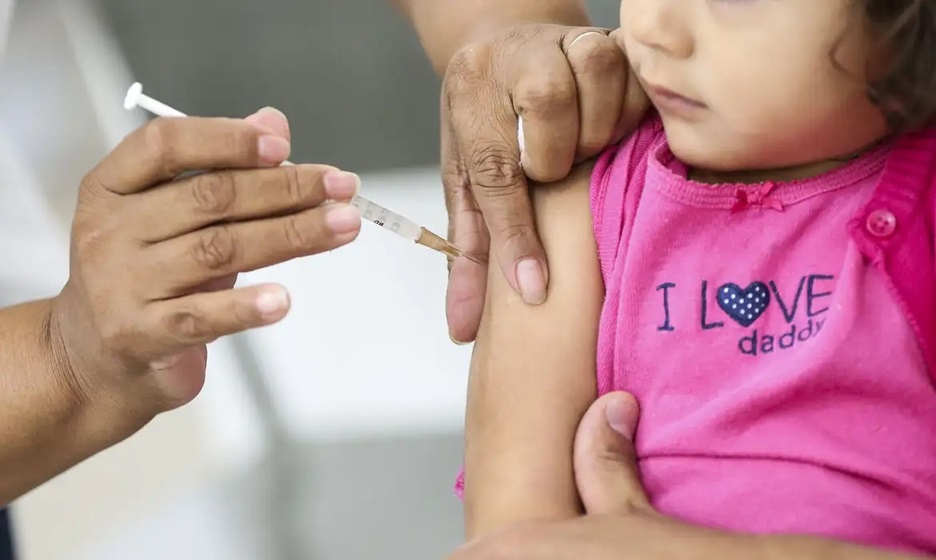 Crianças menores de 5 anos que não completaram o esquema vacinal já podem ser vacinadas pelo SUS/Foto: Marcelo camargo/Agência Brasil