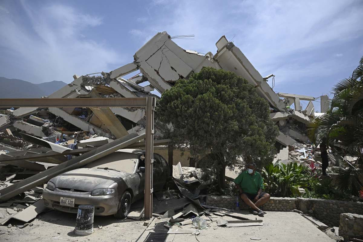 Um terremoto duplo, o maior na Venezuela em mais de um século, matou pelo menos 188 pessoas e destruiu vários prédios perto da capital/Federico Parra/AFP