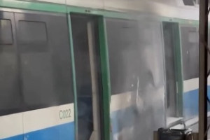 Inc&ecirc;ndio atinge composi&ccedil;&atilde;o ferrovi&aacute;ria na Esta&ccedil;&atilde;o Cabo de Santo Agostinho, no Grande Recife