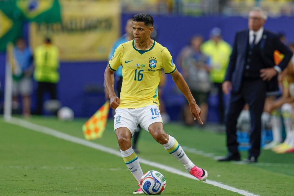 Douglas Santos, lateral-esquerdo da Seleção Brasileira/Rafael Ribeiro / CBF