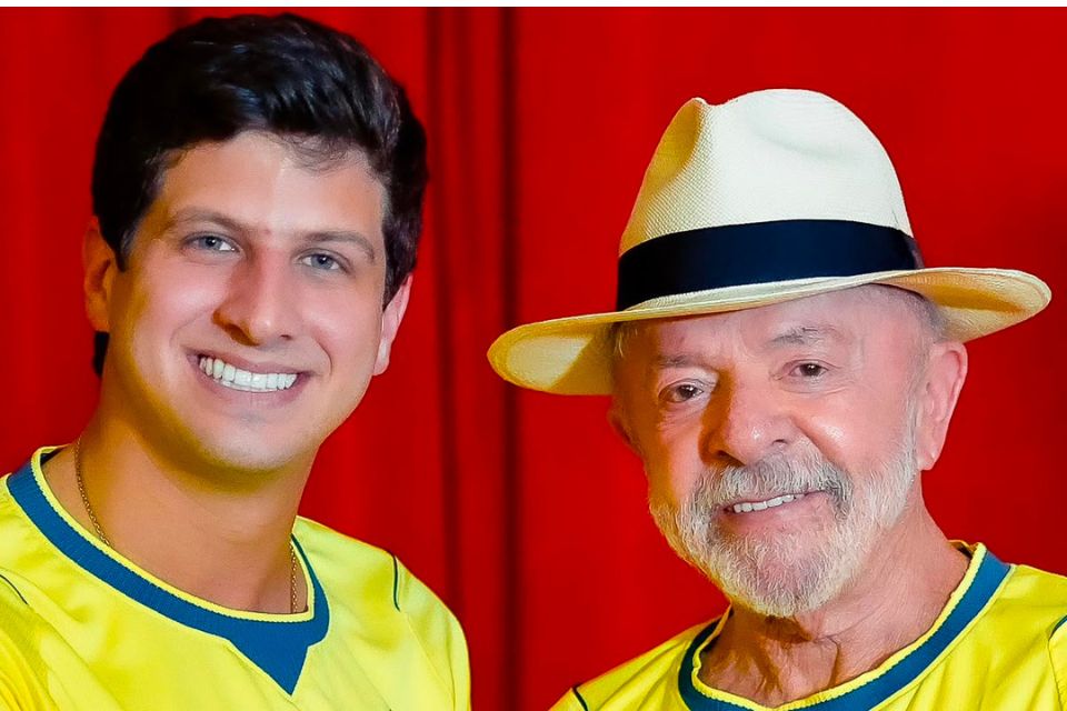 João Campos e Lula após o jogo da Seleção Brasileira contra a Escócia/Divulgação/PSB