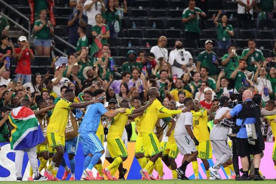 Seleção da África do Sul após classificação na Copa do Mundo/JULIO CESAR AGUILAR / AFP