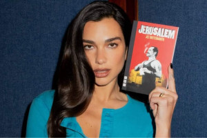 Dua Lipa abre biblioteca com mais de 100 livros