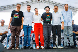 Da esquerda para a direita, Ant&ocirc;nio Moraes (PSD), Joaquim Lira (PV), a governadora Raquel Lyra (PSD), a presidente da Fetape C&iacute;cera Nunes, Doriel Barros (PT) e Jo&atilde;o Paulo Lima (PT).