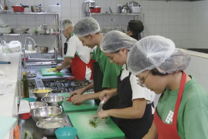 A popula&ccedil;&atilde;o ocupada ficou em 102,7 milh&otilde;es no trimestre terminado em maio, 0,5% acima do per&iacute;odo em fevereiro
