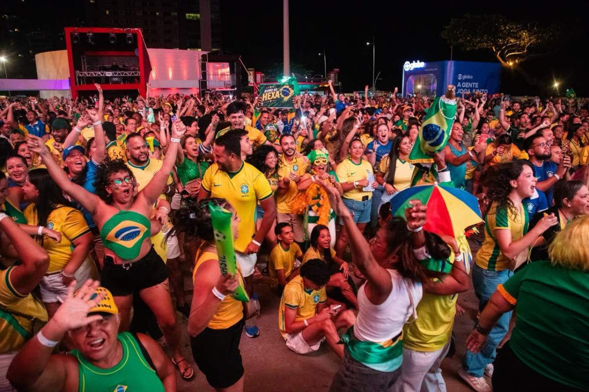 Torcida do Brasil acompanhando jogo no Recife/Karol Rodrigues/DP Foto