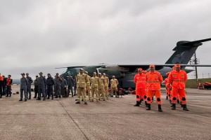 Quarto voo brasileiro para Venezuela decola com bombeiros e donativos