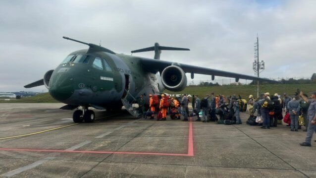 Avião das Forças Aéreas Brasileiras (FAB) fez o transporte dos brasileiros /Reprodução/Redes Sociais