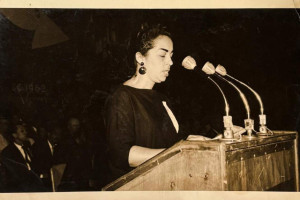 Alexina discursa na Assembl&eacute;ia dos Povos Latinoamericanos, Havana, Cuba (1962)