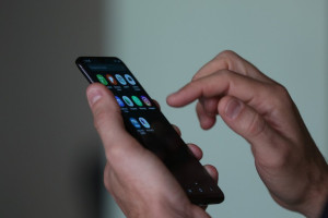 Segundo os agentes da PRF, os dispositivos conseguem detectar alguns sinistros de tr&acirc;nsitos e automaticamente ligar para um servi&ccedil;o de emerg&ecirc;ncia.
