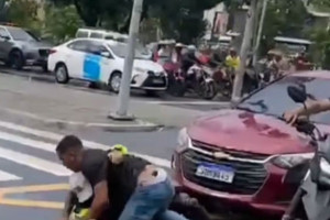 Motociclista &eacute; detido ap&oacute;s agredir agente de tr&acirc;nsito no Recife