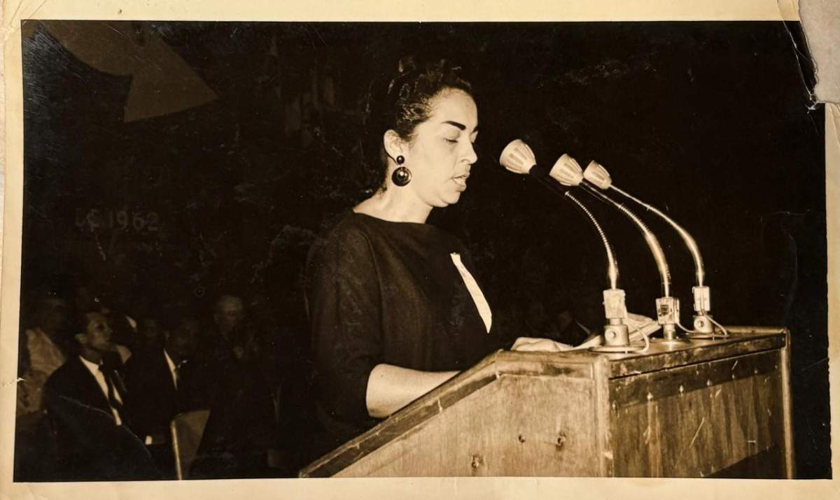 Alexina discursa na Assembléia dos Povos Latinoamericanos, Havana, Cuba (1962)/Foto: Divulgação