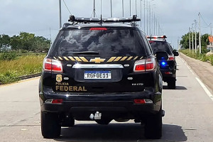 Policiais federais cumprem 14 mandados de busca e apreens&atilde;o
