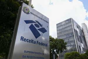 Ao longo do dia, a Receita Federal pagar&aacute; R$ 16 bilh&otilde;es a 9.585.797 pessoas