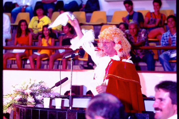 Alceu recebe título de cidadão recifense em 1996