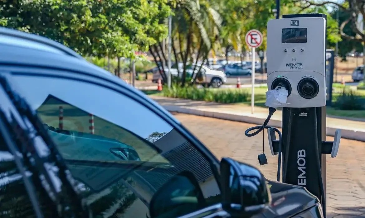Carros elétricos se tornam cada vez mais populares no estado/Foto: José Cruz/Agência Brasil
