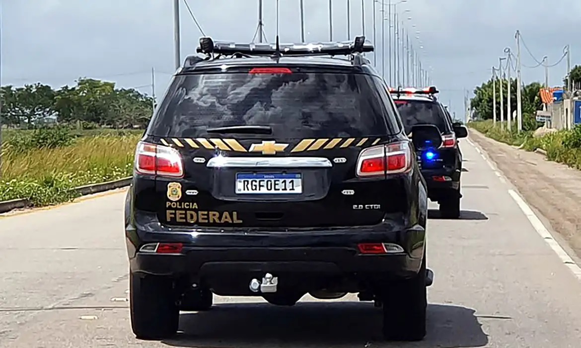 Policiais federais cumprem 14 mandados de busca e apreensão
/Polícia Federal